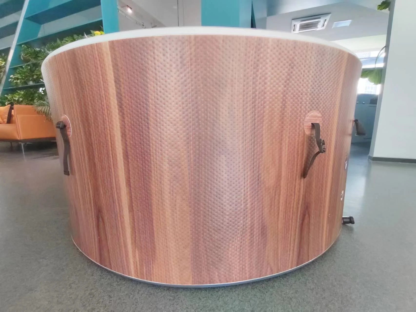 Wholesale Wood Color 4 Person Grand Day Garden Indoor Outdoor and Sauna Inflatable Hot Tub