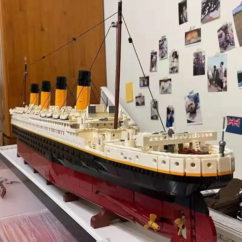 2025New 9090Pcs Large Cruise Boat Ship Model Home Decoration Diy Gift  Desktop ornament  Children's birthday gift